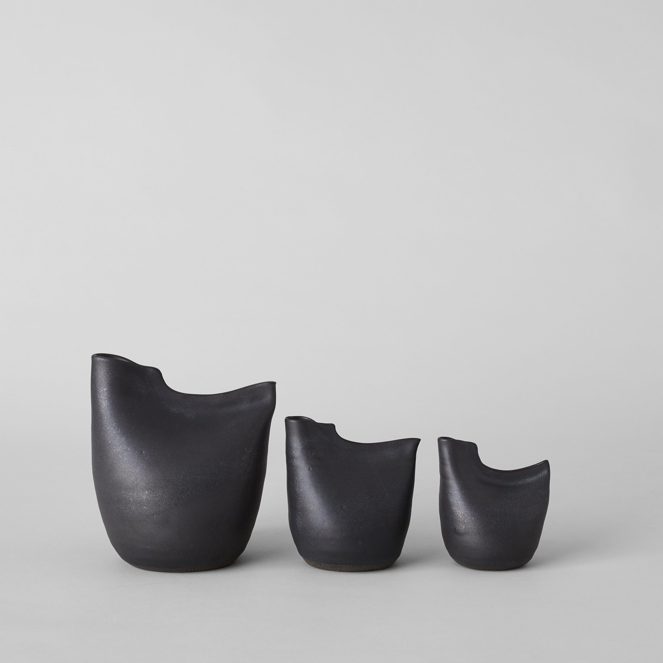 Classic Black Decorative Vase for Everyday Home Styling - Image 4