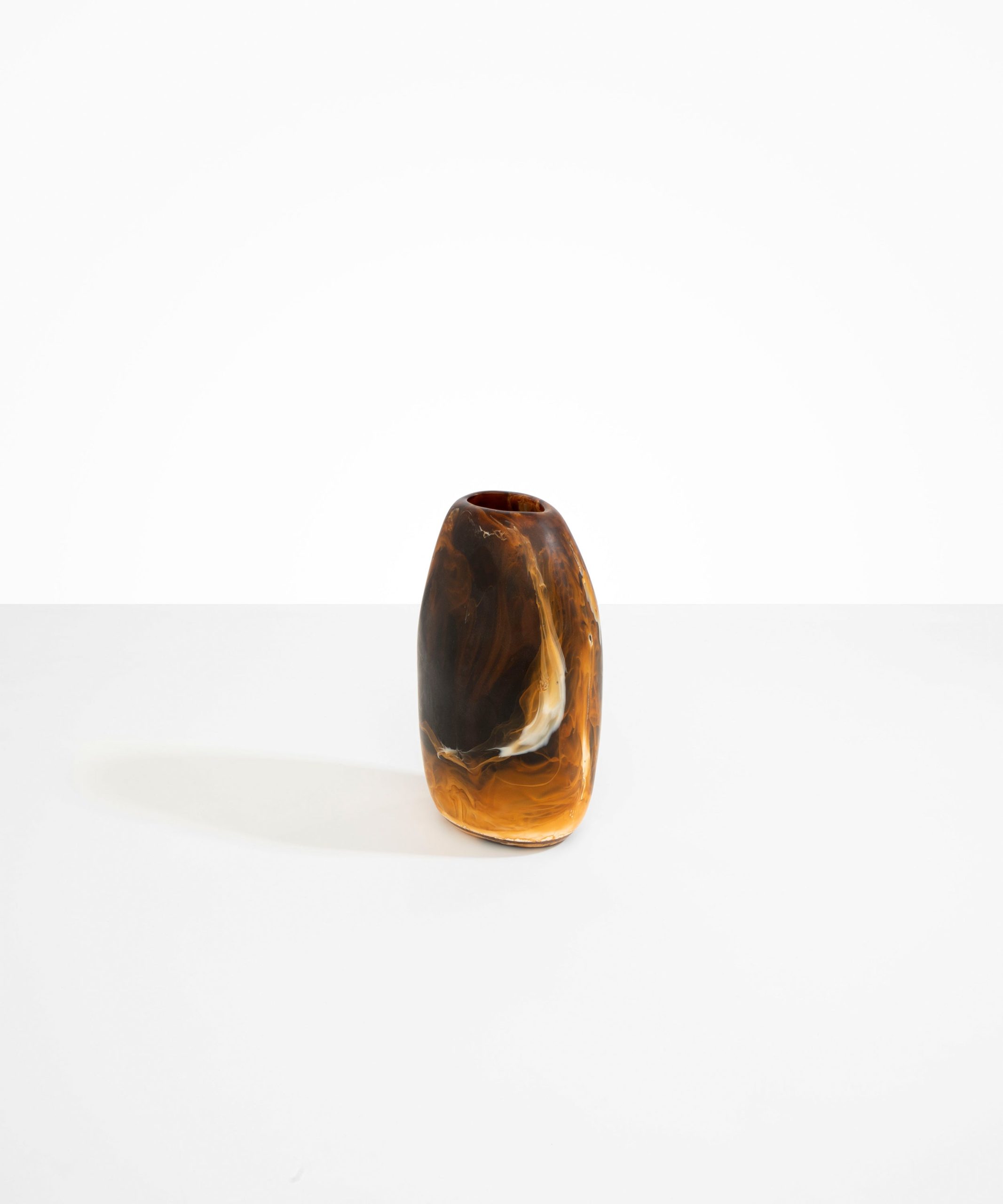Timeless Decorative Vase for Everyday Home Styling - Image 4