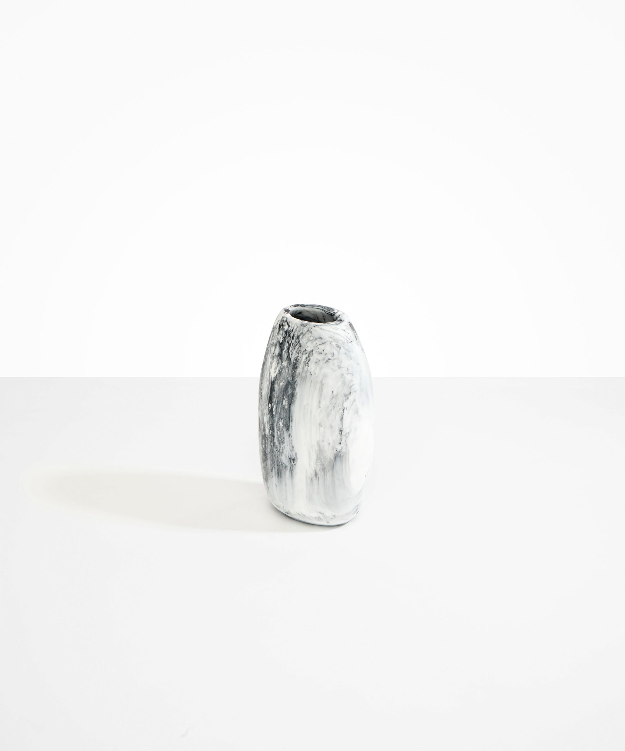 Timeless Decorative Vase for Everyday Home Styling - Image 9