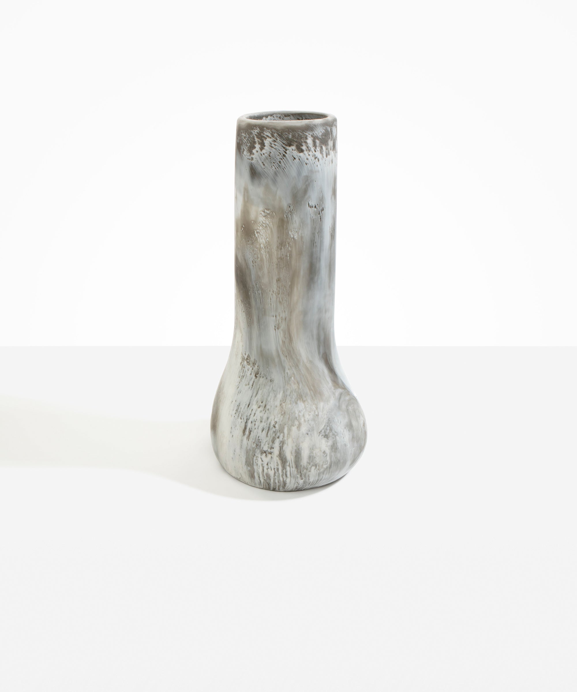 Refined Decorative Vase for Everyday Home Styling - Image 2