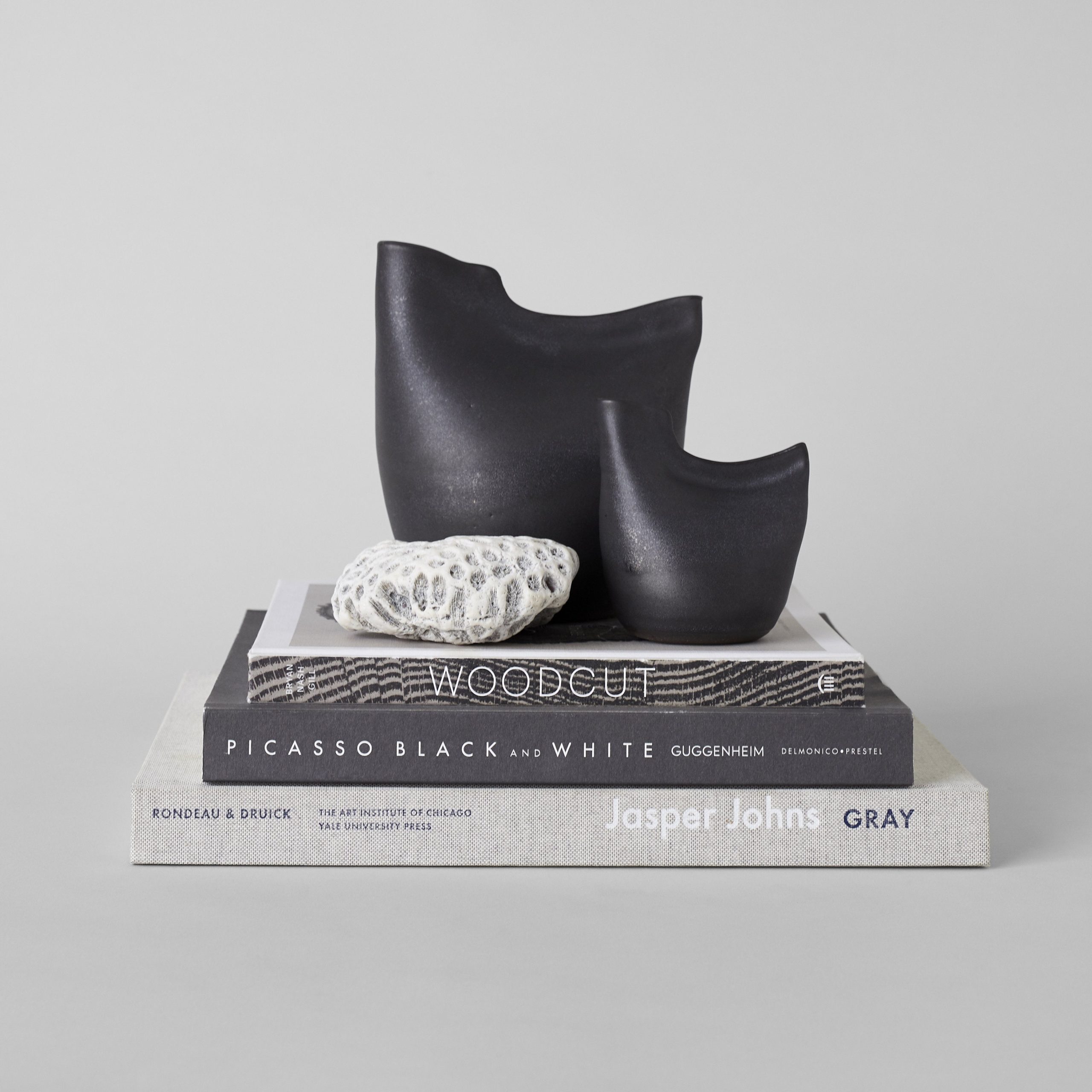 Classic Black Decorative Vase for Everyday Home Styling - Image 2