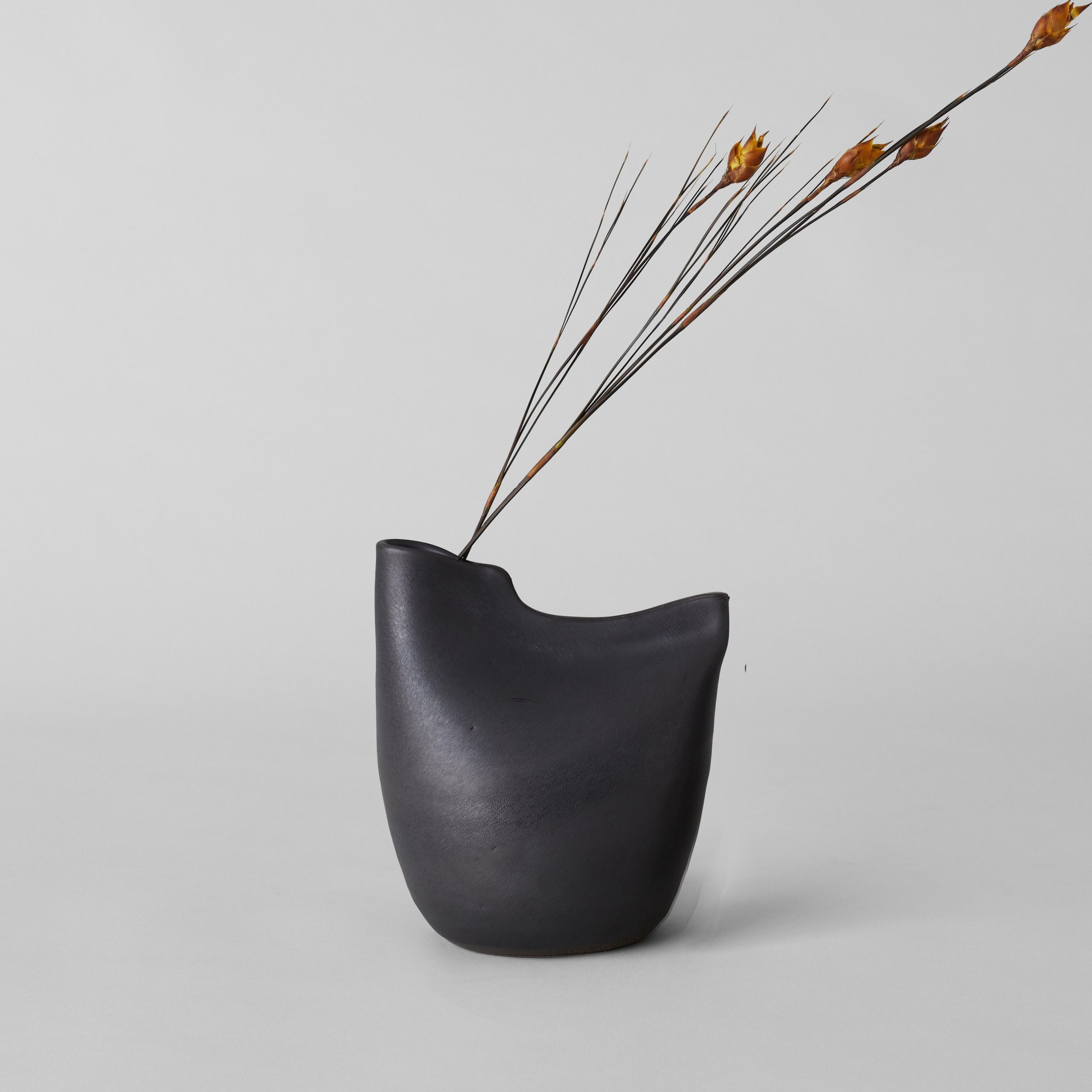Classic Black Decorative Vase for Everyday Home Styling - Image 9