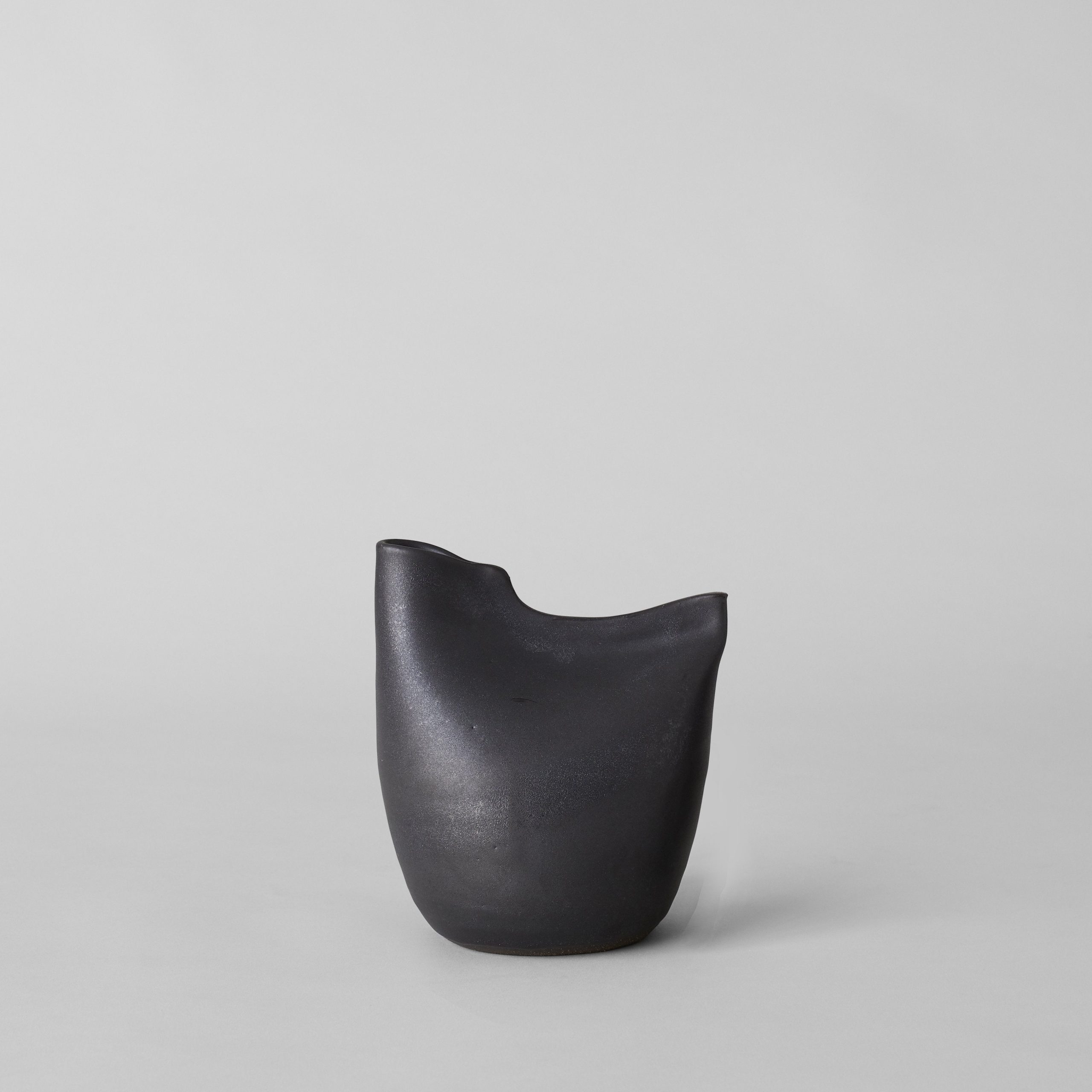 Classic Black Decorative Vase for Everyday Home Styling - Image 8